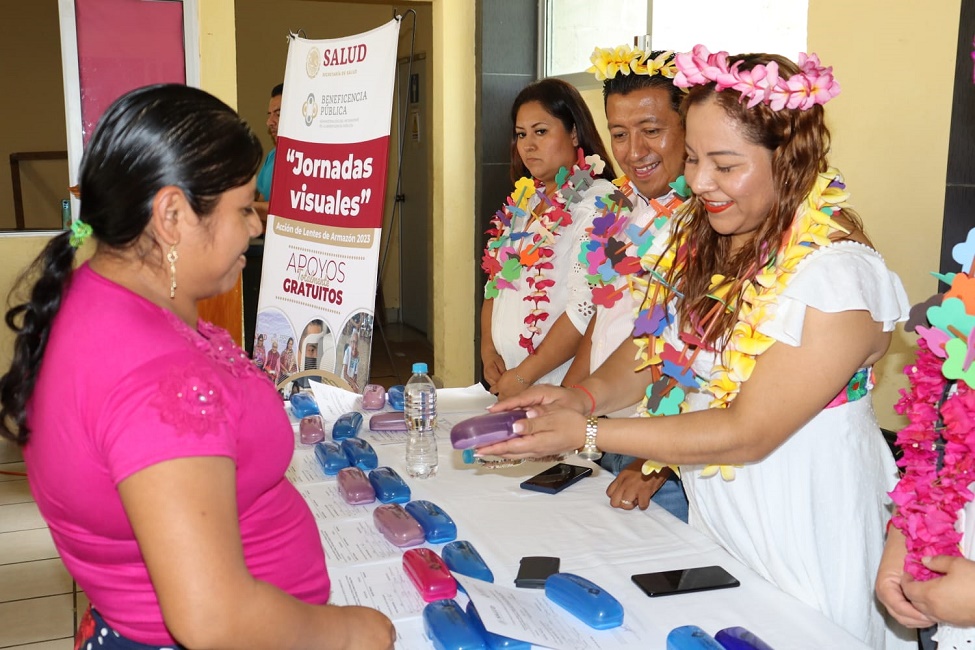 Entrega Dif De Xochiatipan Lentes A Vecinos De Diferentes Localidades