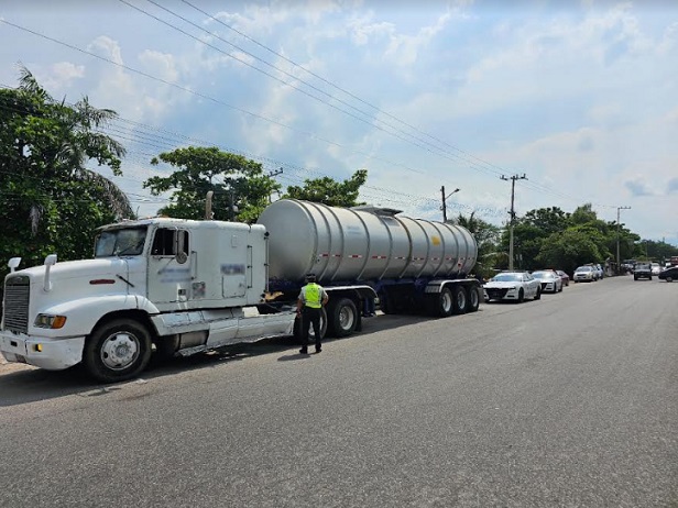 Gn Recupera Tractocami N Con Mil Litros De Di Sel Robado En Tabasco