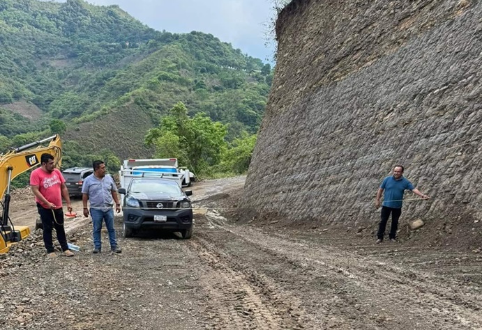 Supervisa Alcalde De Xochiatipan Camino Saca Cosechas News Hidalgo