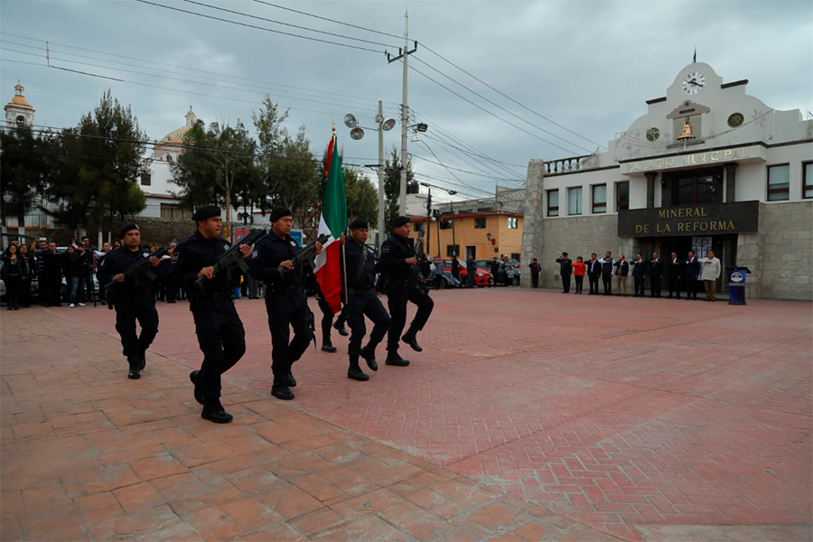 Encabeza Ra L Camacho Ceremonia C Vica Del Aniversario De La Constituci N Newshidalgo