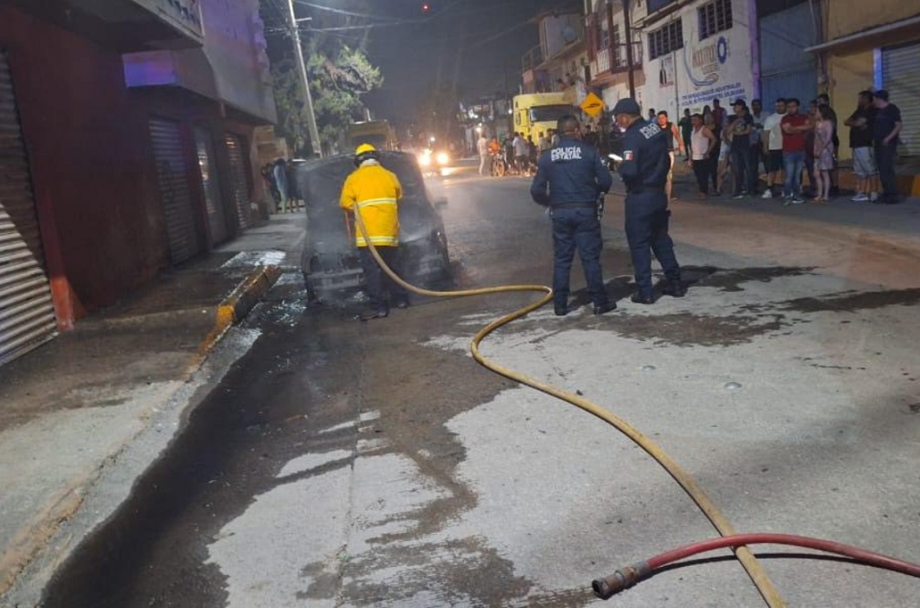 Supuesto Corto Circuito Causó Incendio De Vehículo En Atotonilco De